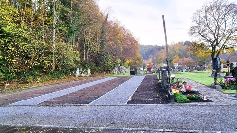 Neue Urnengräber am Waldfriedhof in Rankweil